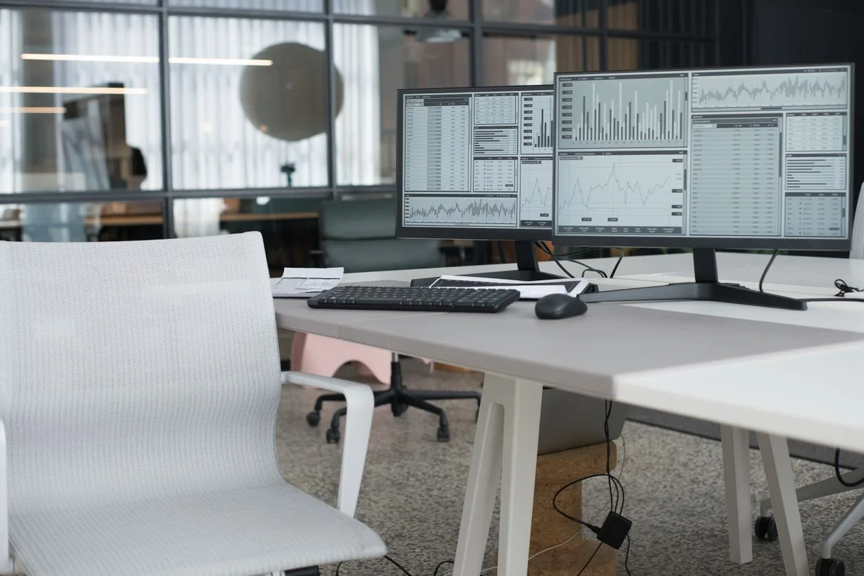 Analytics monitors in a modern office